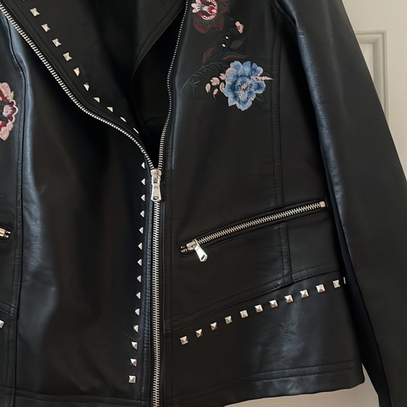 ✨Reduced NWOT LANE BRYANT faux leather moto jacket, embroidery, embellish - Plus - Picture 4 of 15